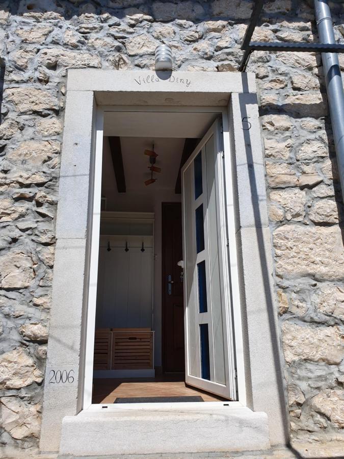 Villa Diny With Pool Pinezići Exteriör bild