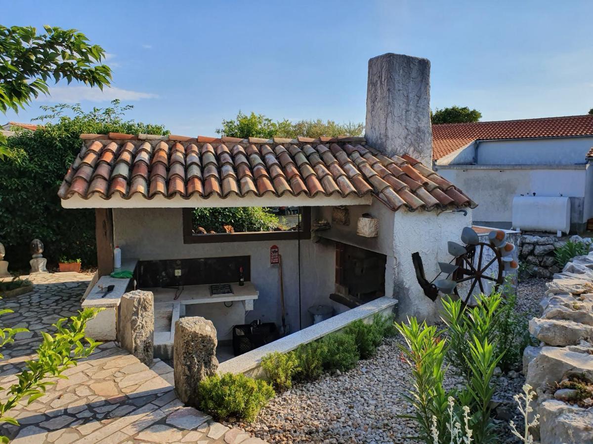 Villa Diny With Pool Pinezići Exteriör bild