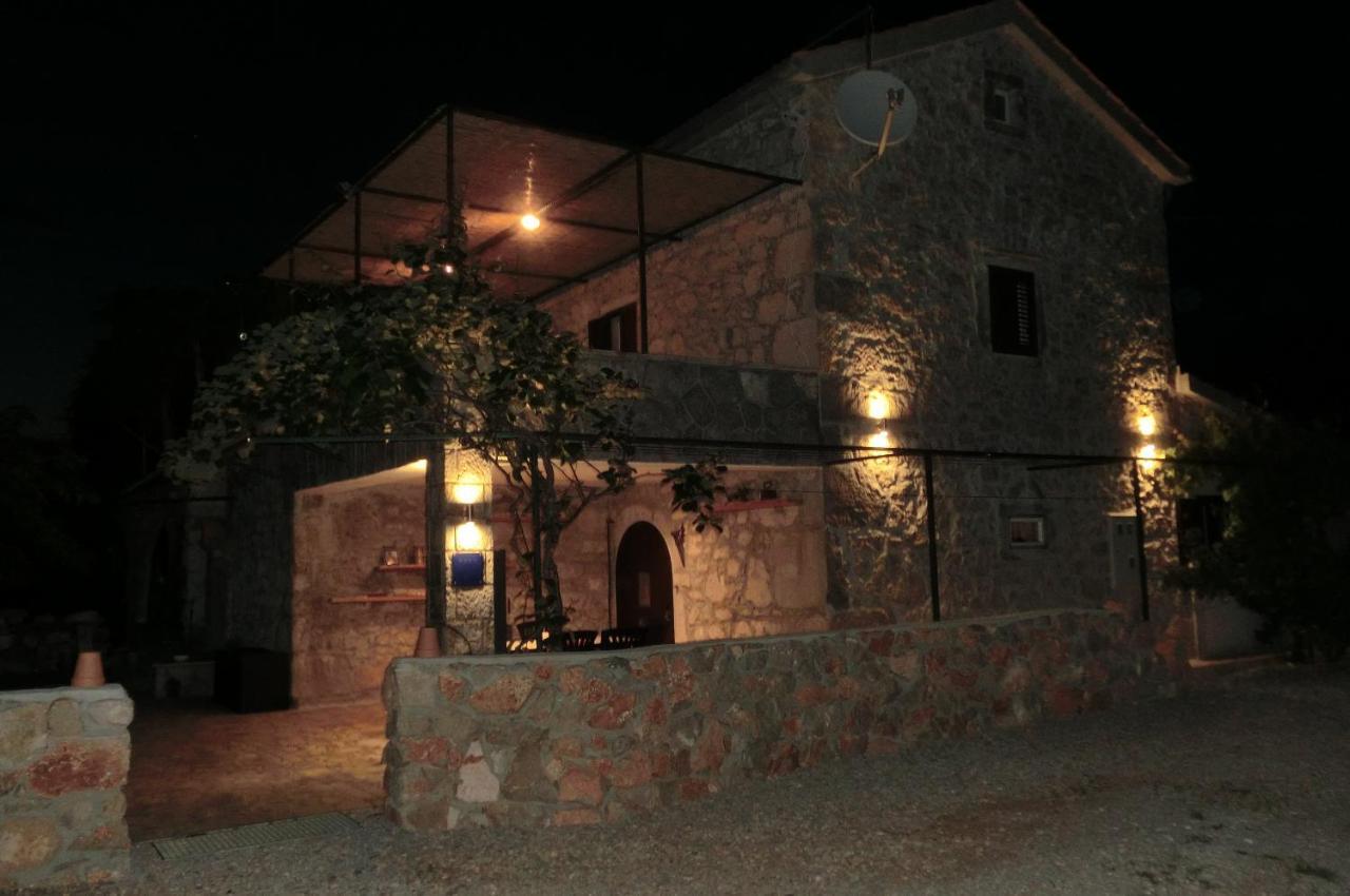 Villa Diny With Pool Pinezići Exteriör bild
