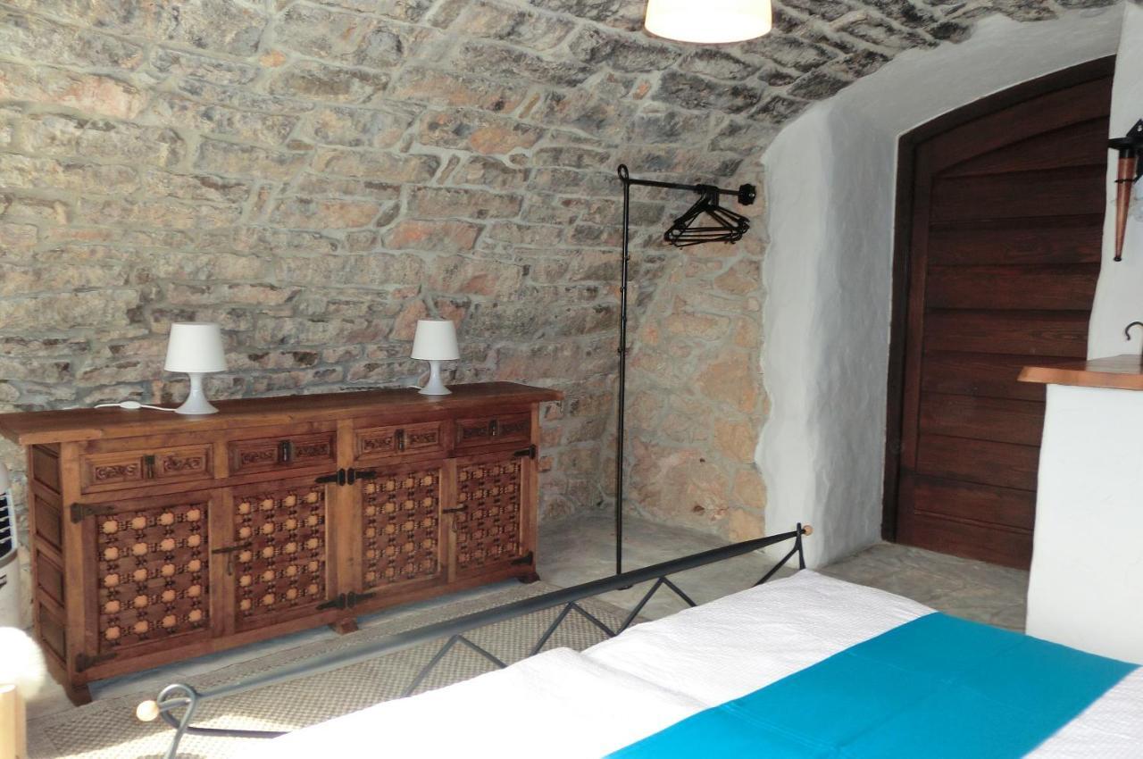 Villa Diny With Pool Pinezići Exteriör bild